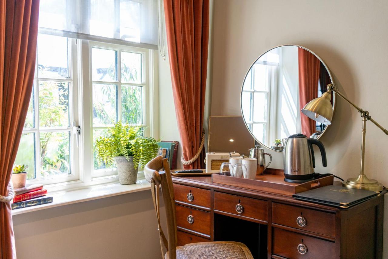 High Corner Inn Godshill  外观 照片
