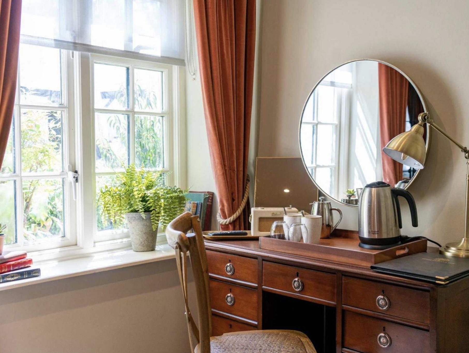 High Corner Inn Godshill  外观 照片